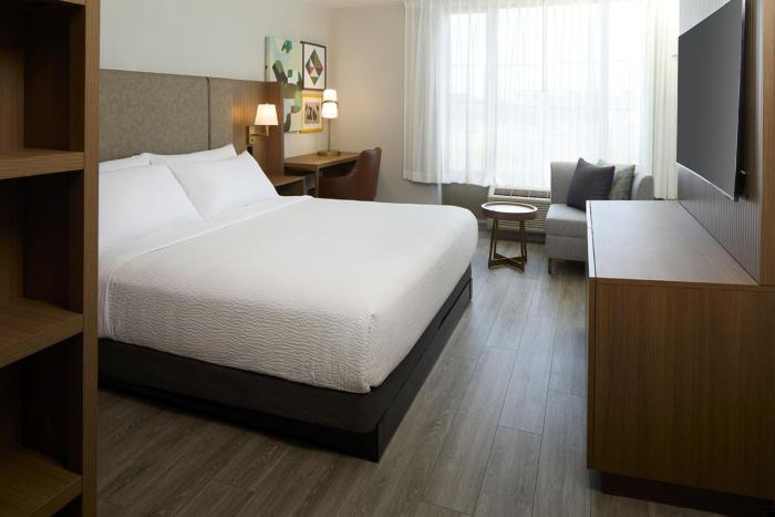 Holiday Inn & Suites Montreal Airport by IHG