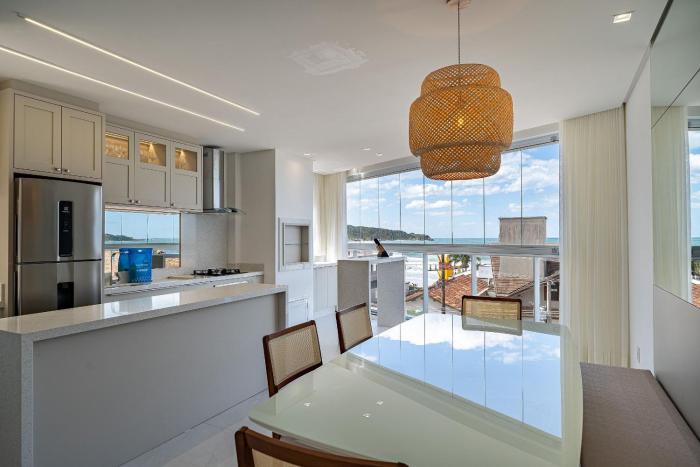 Farol de Bombas 101 - Apartamento Premium na Avenida Principal 3 Suítes e Vista Mar - Praia de Bombas