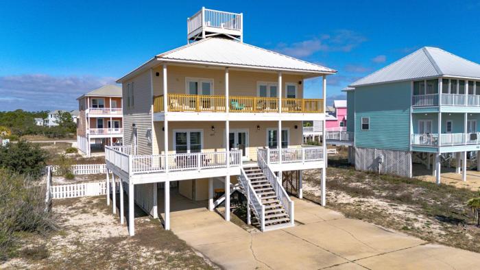 Vitamin Sea 3 Min Walk to the Beach Sleeps 13