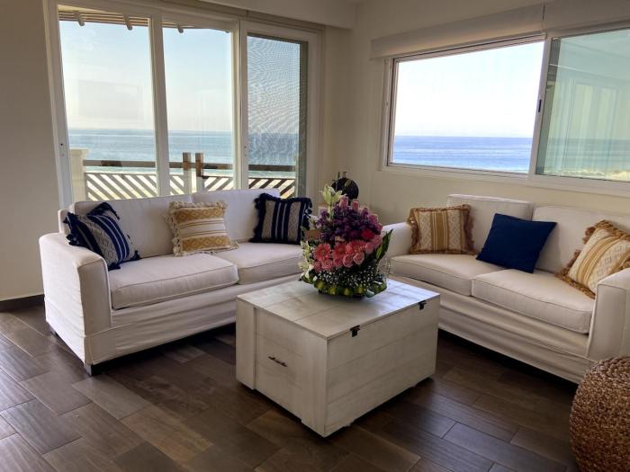 VIVO 2 Bedroom Ocean Front Condo 180 degree ocean views