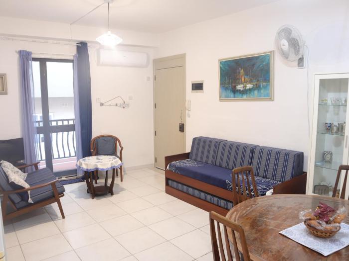 Charming Apartment Steps From the Sea