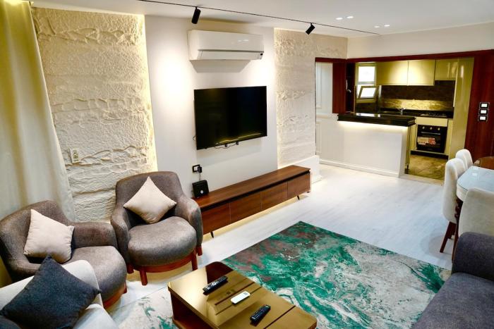 3-Bedroom Short-Stay Apartment in El Rehab