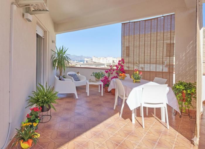 Limoncello Apri la finestra e respira il profumo del mare Alloggio Spazioso in Sicilia Comfort per 6 Ospiti