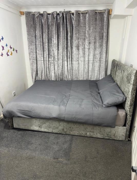 Spacious 5 bedroom house near Wood Green station, London