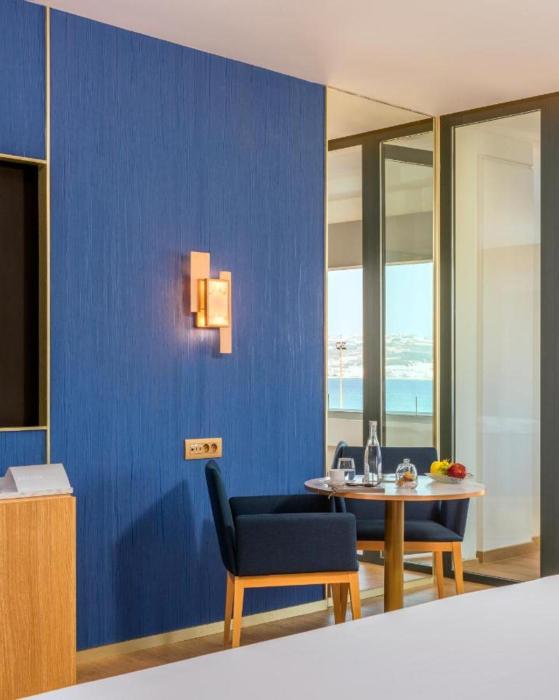 Cozy equipped apartment near train station facing Hilton luxury comfort