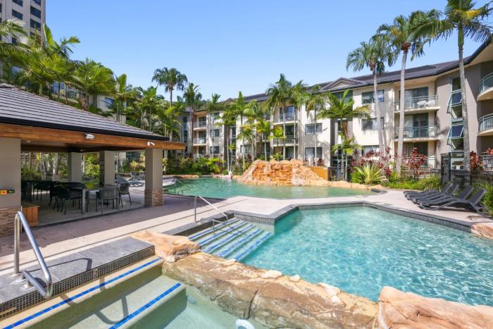 2-Bed Escape with Pool and BBQ Access
