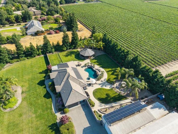 Oasis on the vine - Custom Luxury Resort Amenities