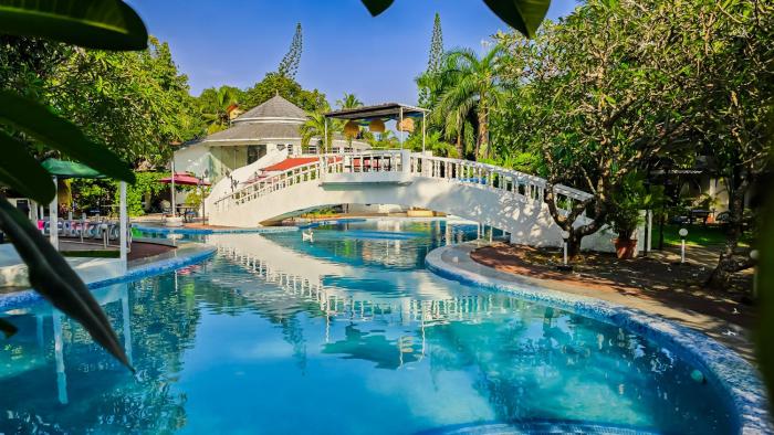 Sashas Holiday Village