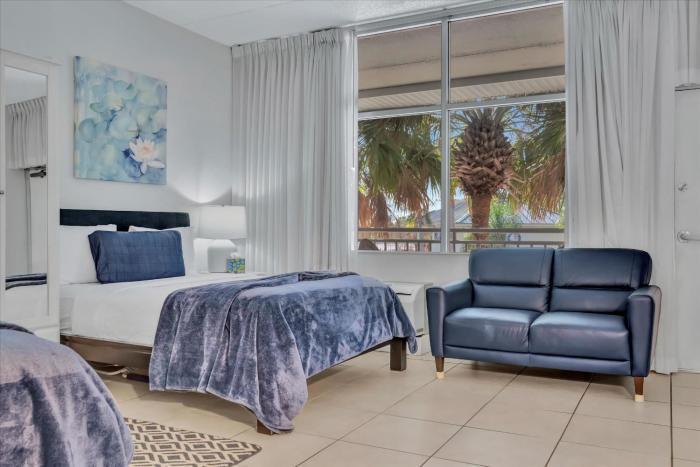 Sunset Suite - Private Balcony Gym & Pool