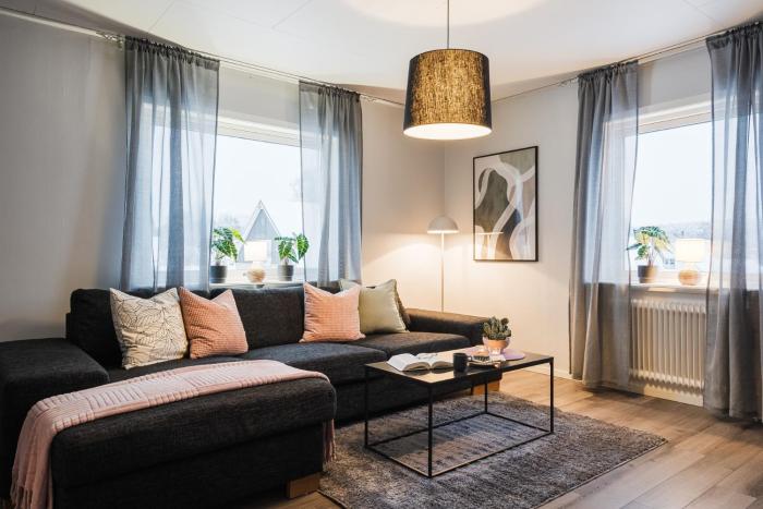 Guestly Homes - 2BR Apartment with Lake View