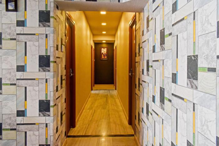 Collection O 80100 OUTPOST RESORT