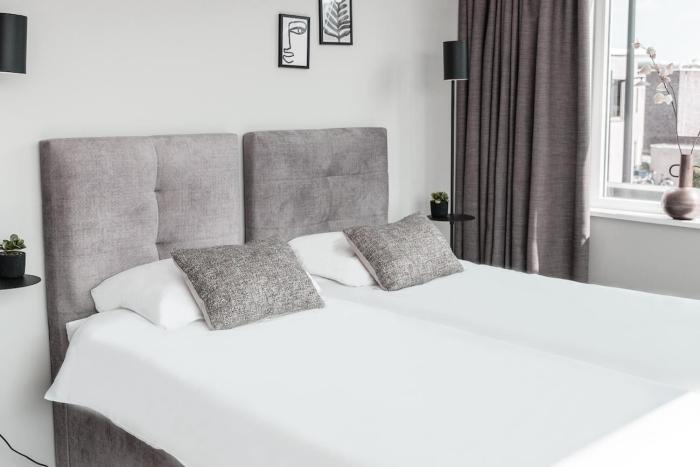 Spacious Suite w AC, City Center