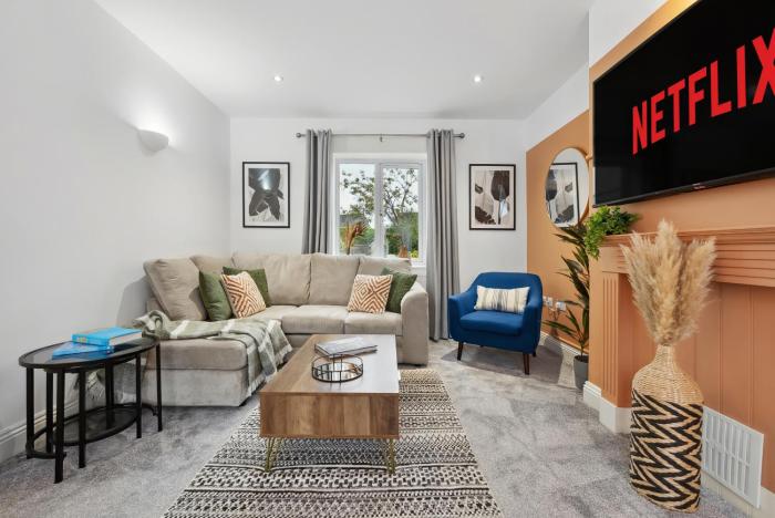 Stylish and Comfortably Large 5-bedroom house