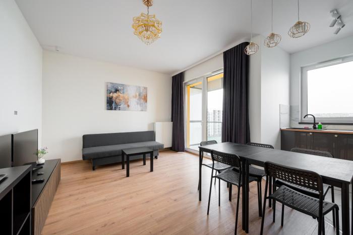 Ursus Spacious Apartment by BookingHost