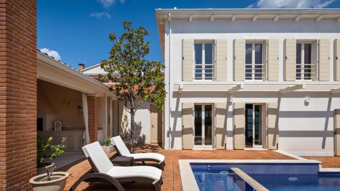 Villa Rafaelle with 3 bedrooms and pool in Porec