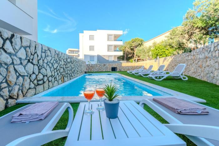 Pasko 5 centrally apartment with pool