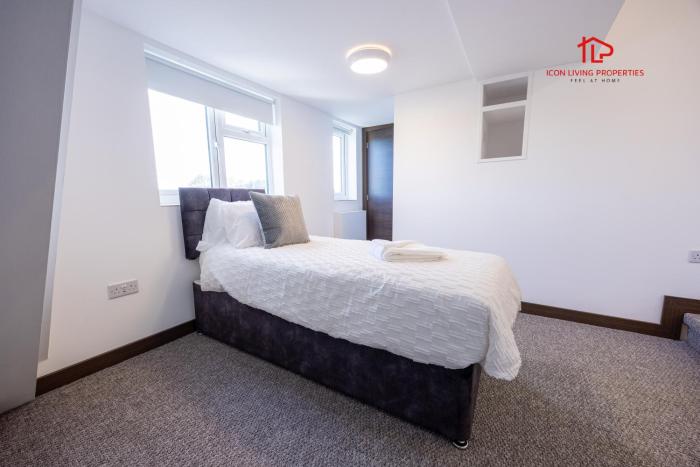 Luxury 9-Bed Contractor Home with Ensuite Rooms