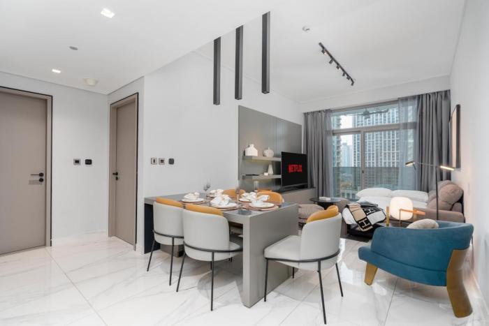 Luxury 2BR Business Bay Balcony