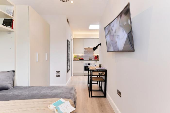 Lovely studio at Victorian Building-at 4th floor