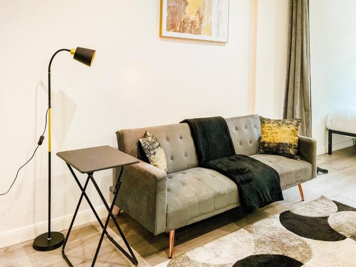 Spacious City Centre Apartment for Up to 5