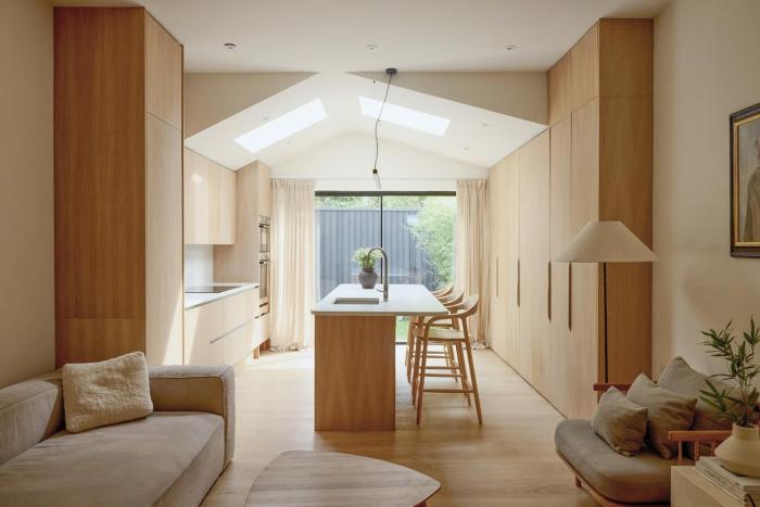 Elegant 4-Bed Townhouse Private Garden Parking