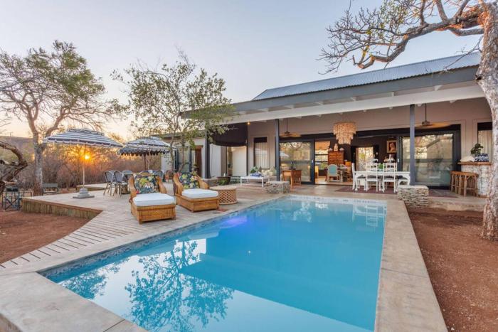 Bushveld Villa w Pool, Firepit & Outdoor Living