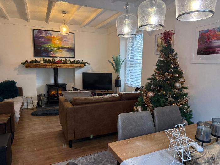 Family Cottage in Llandudno with Parking