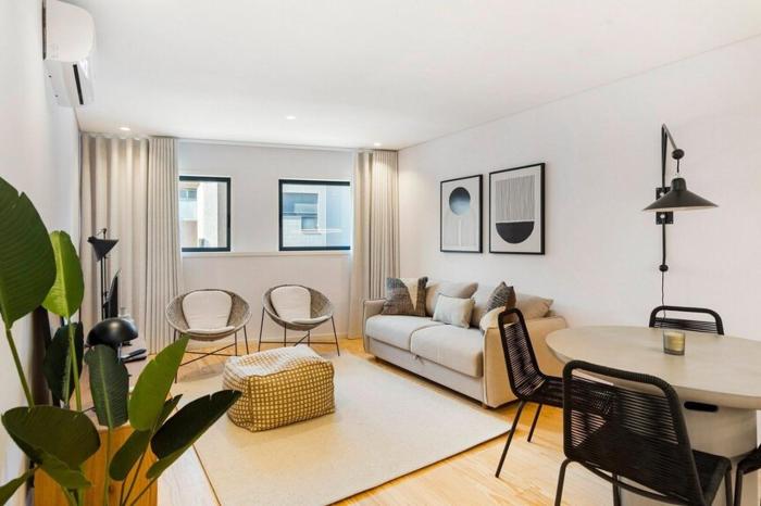 Stylish Flat with Balcony, In Central Porto