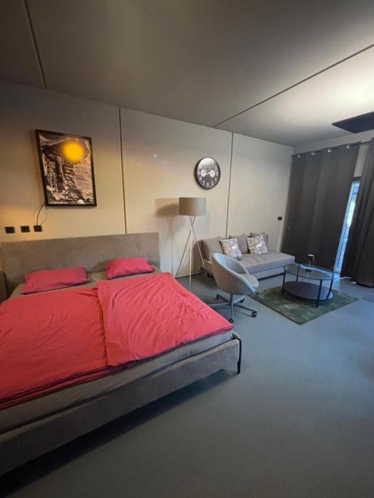 Moderne Neubau-Ferienwohnung mit Terrasse & Parkplatz nahe Seefeld