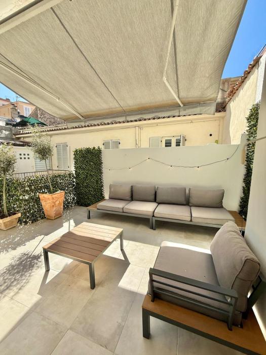 2 bedrooms, large terrace, city center