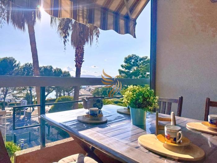 CapRaphéa T2 with seaview,balcony,parking,AC,WIFI.