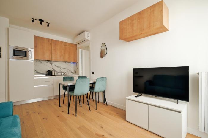 Bright flat with balcony in Corso Vercelli area