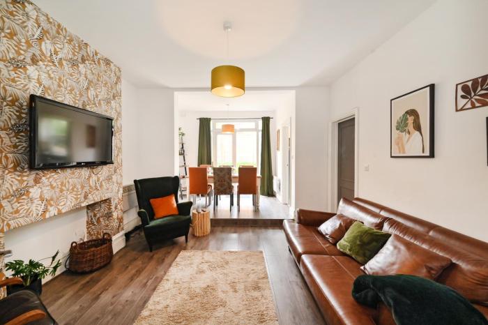 South Croydon, garden maisonette, free parking, Gatwick accessible