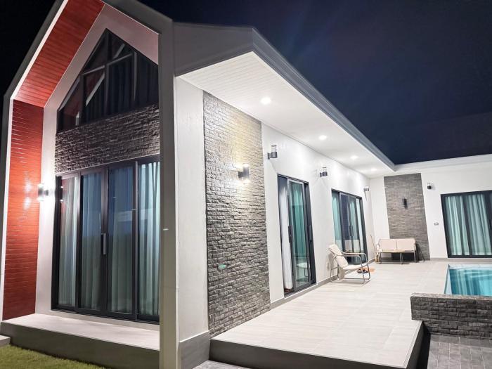 Villa Nataly LUXURY hotel House in Ao Nang Krabi private pool jacuzzi Palm free kitchen from airport