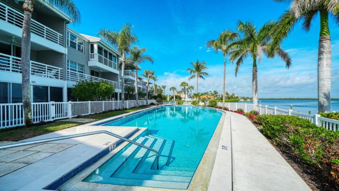 HVC 203 Spa Pool on Longboat Key