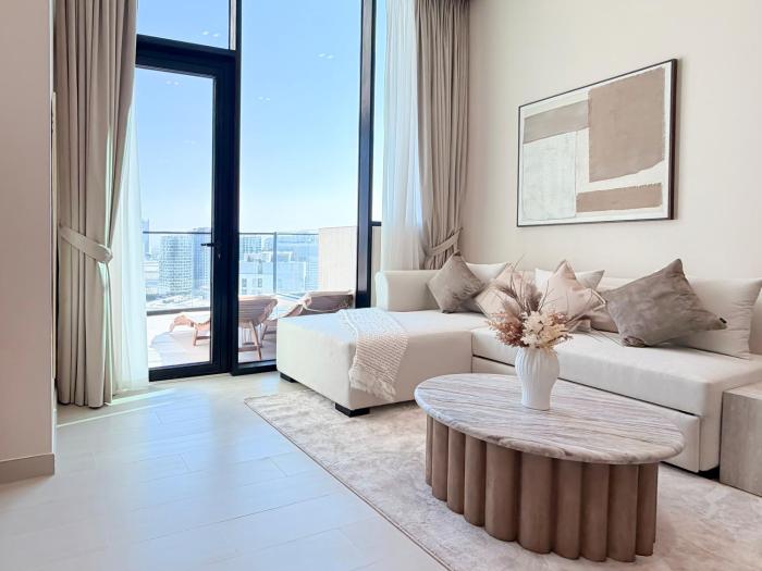 Stunning Luxury Apt Private Pool Binghatti Phantom