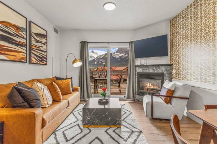 Rockies Getaway Condo With Mountain View