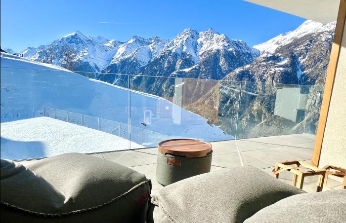 Luxury Studio Ski and Mountain Views