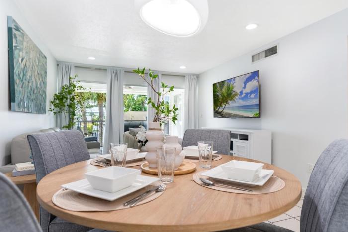 Naples Luxe Coral Oasis