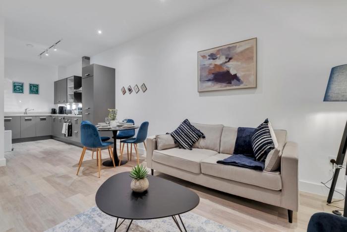 Spacious City Centre 2 Bed Apt Sky,Netflix,Games
