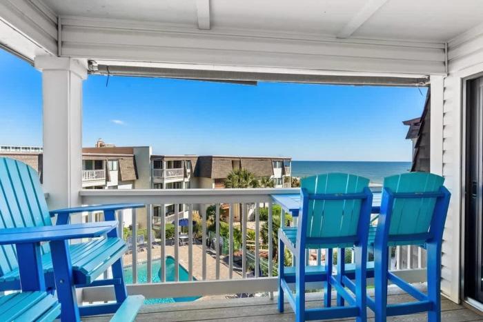 5601-305 - 2BR Oceanview Beach Access Pool