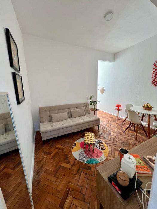 Apartamento inteiro, Flamengo, a passos do metrô