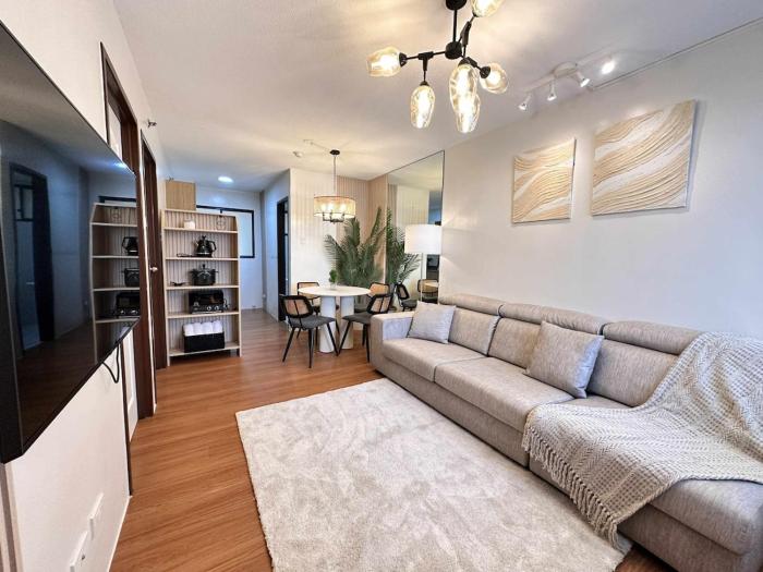 2BR Cozy Condo Near SM Marikina & Ayala Feliz