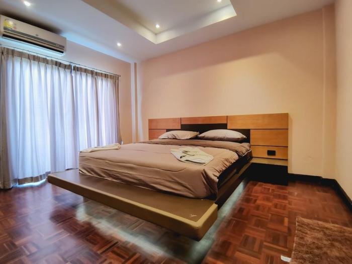 Central of Chaweng Beach Rd 8mins walk to beach