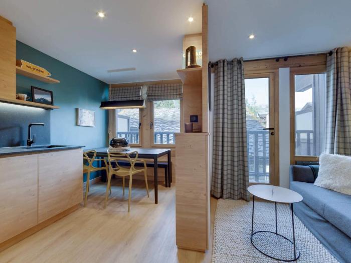 Appartement rénové skis aux pieds avec balcon pour 2 pers à Val dIsère - FR-1-862-64
