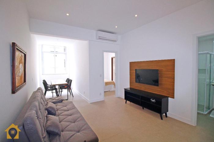 Amplo 2 Quartos Reformado no Leme p 6 pessoas