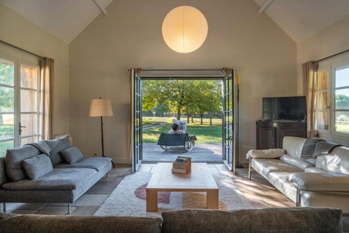 Modern Cottage With Pond Views In Touraine