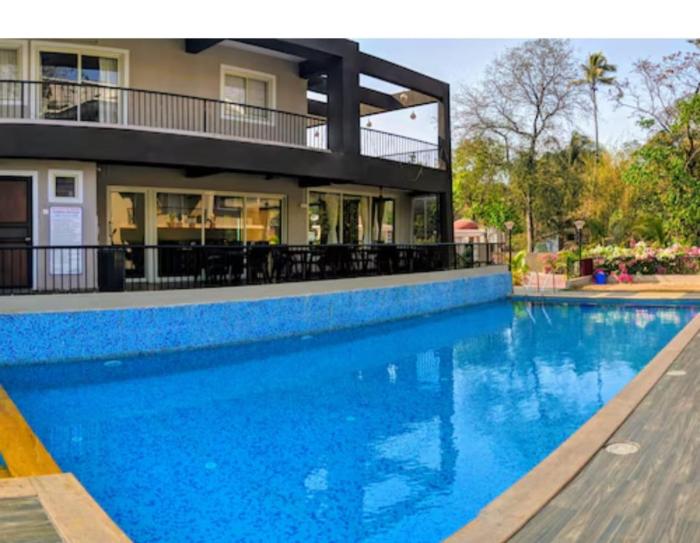 Modern Classic 2BHK Apartments in Vagator by MaxStays