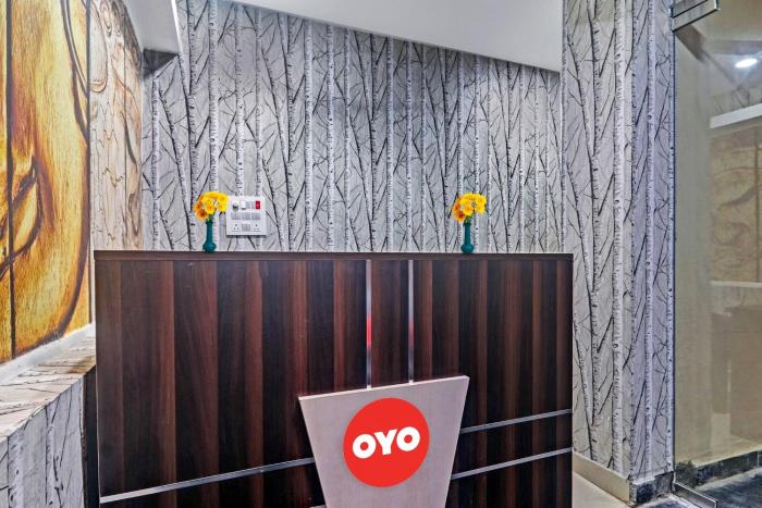 Super OYO 93463 Alwal Residency