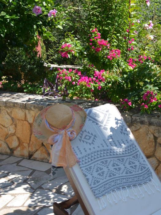 Solari Hill Maisonette two private parking